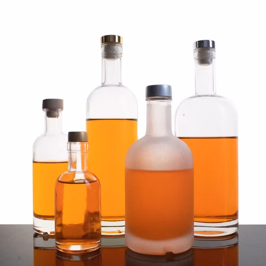 Venta al por mayor 700ml 750ml 500ml botella de licor de vidrio redonda transparente vacía con tapa de corcho